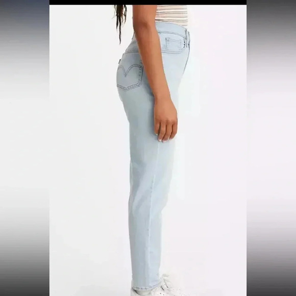 NEW! Levi's High Waisted Taper Women's Jeans Light wash Blue  Size W26L27 - Picture 2 of 10